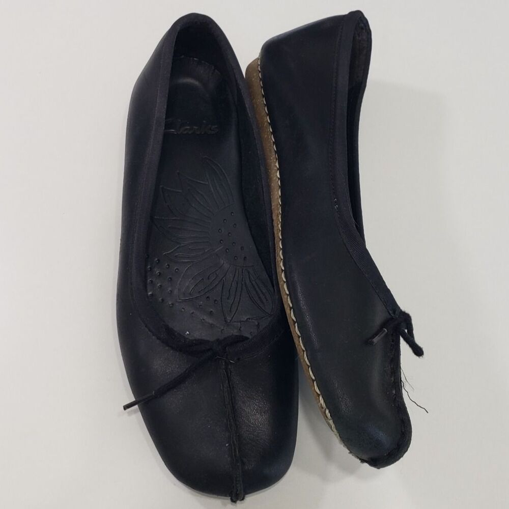Clarks Women's Black Leather Ballet Flats, Size 7 B - Picture 2 of 9